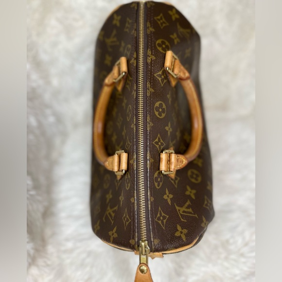 SOLD‼️! ♥️ Louis Vuitton Bandouliere Monogram Speedy 30
Was:$842 - Picture 11 of 17